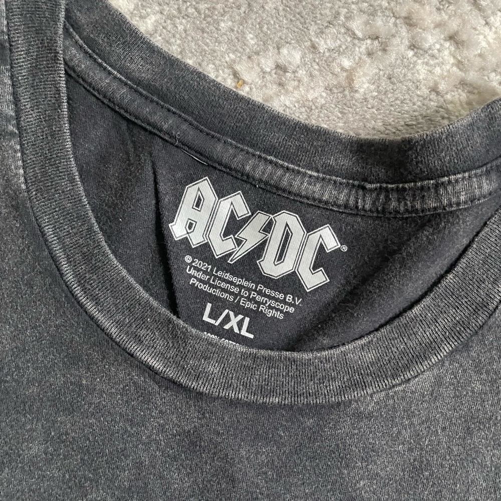 AC/DC Mens XL graphic acid wash tee shirt MENS NEW NWT ‘75 voltage tour shirt - Picture 4 of 6